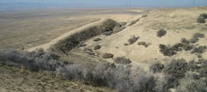 Walk Across a Real Earthquake Fault Line at Carrizo Plain!