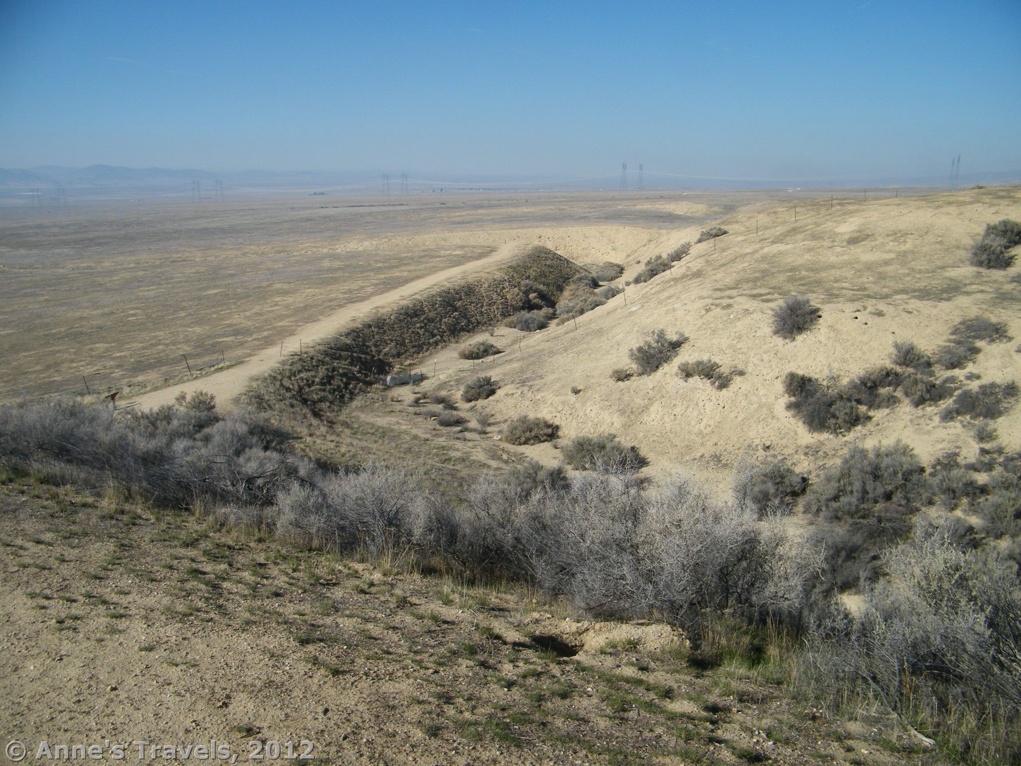 Walk Across a Real Earthquake Fault Line at Carrizo Plain!