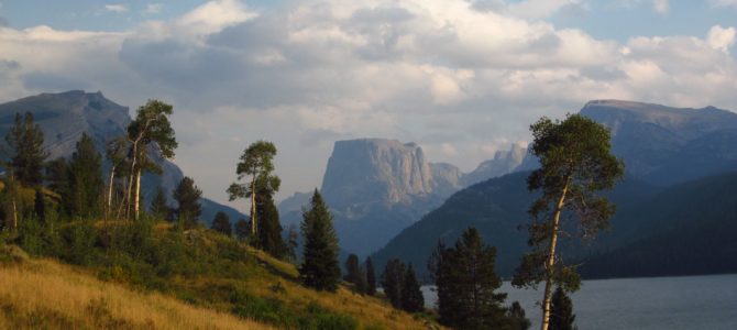 Highline Trail Along Lower Green River Lake