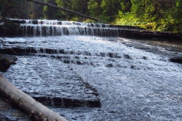 Dayhiking Slide Creek Falls above Green River Lakes