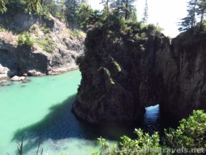 Sea Arch en route to Thunder Rock Cove, Samuel H. Boardman State Scenic Corridor, Oregon